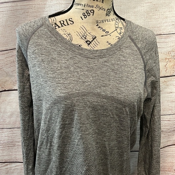 Lululemon Swiftly Tech Crew Top Long Sleeve Size 12 Seamless Running Hip Length - Picture 3 of 10